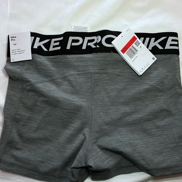 Nike pro - Picture 1 of 2
